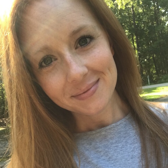 Meet your Posher, Apryle - Picture 1 of 1